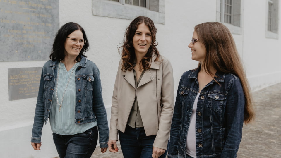 Gemeinsam als Team unterwegs für eine starke Community: Murielle Strasser, Natalie Pick und Jessica Gygax, doterra Wellness Beraterinnen